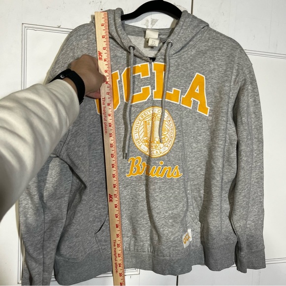 H&M UCLA Bruins Hoodie Gray Yellow Size XL - Picture 7 of 9